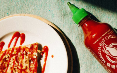 Sriracha (καυτερή σάλτσα) –  Μια Πικάντικη Οδύσσεια Γεύσης!